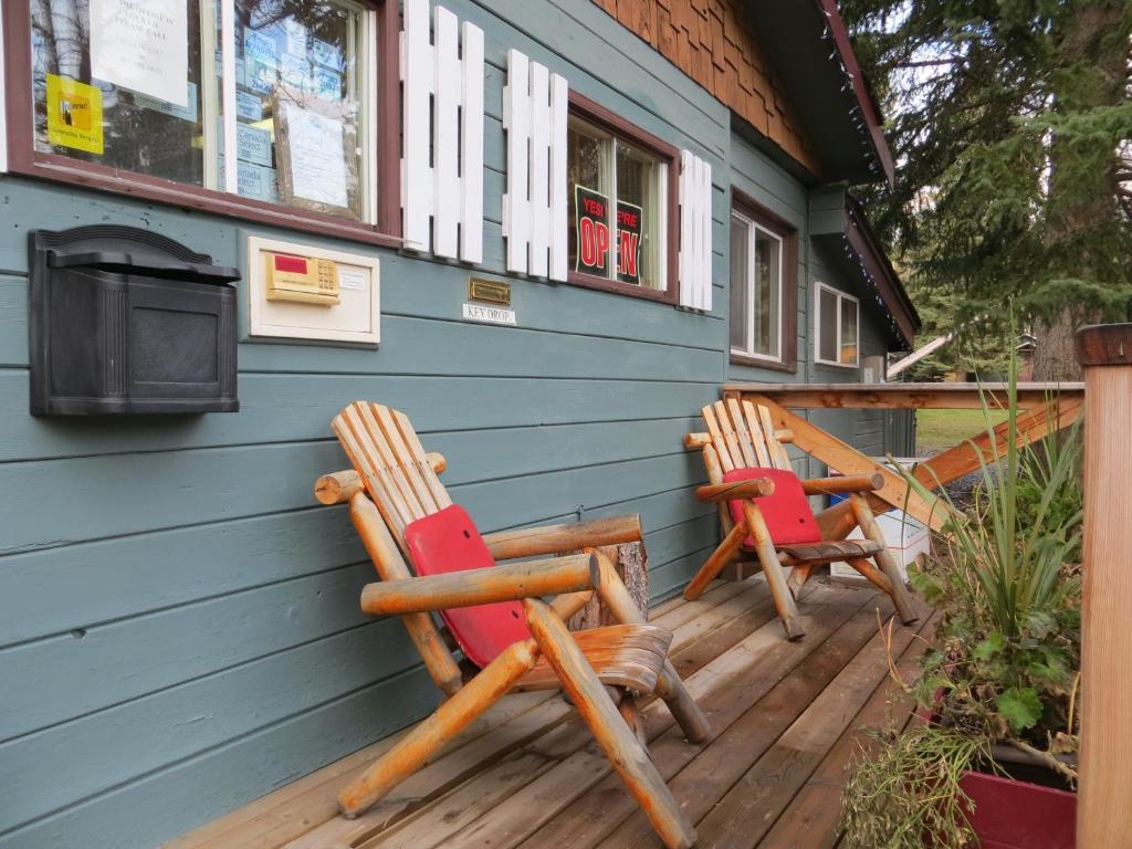 Rundle Chalets Villa Canmore Exterior photo